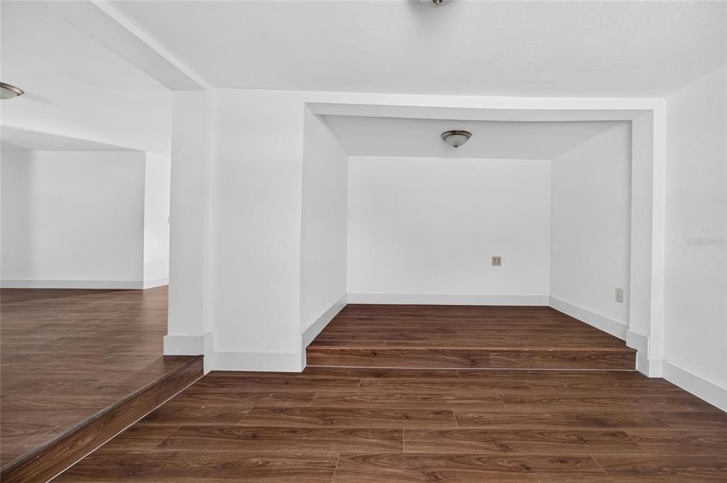 На продажу: $190,000 (4 спален, 1 ванн, 1054 Квадратных фут)
