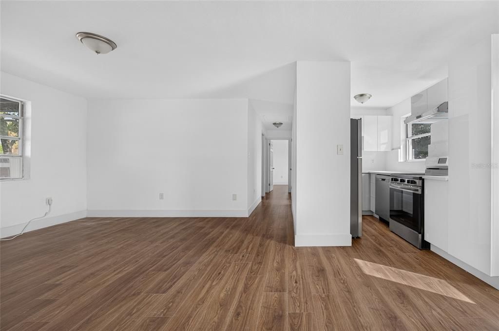 На продажу: $190,000 (4 спален, 1 ванн, 1054 Квадратных фут)