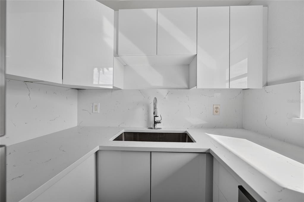 На продажу: $190,000 (4 спален, 1 ванн, 1054 Квадратных фут)