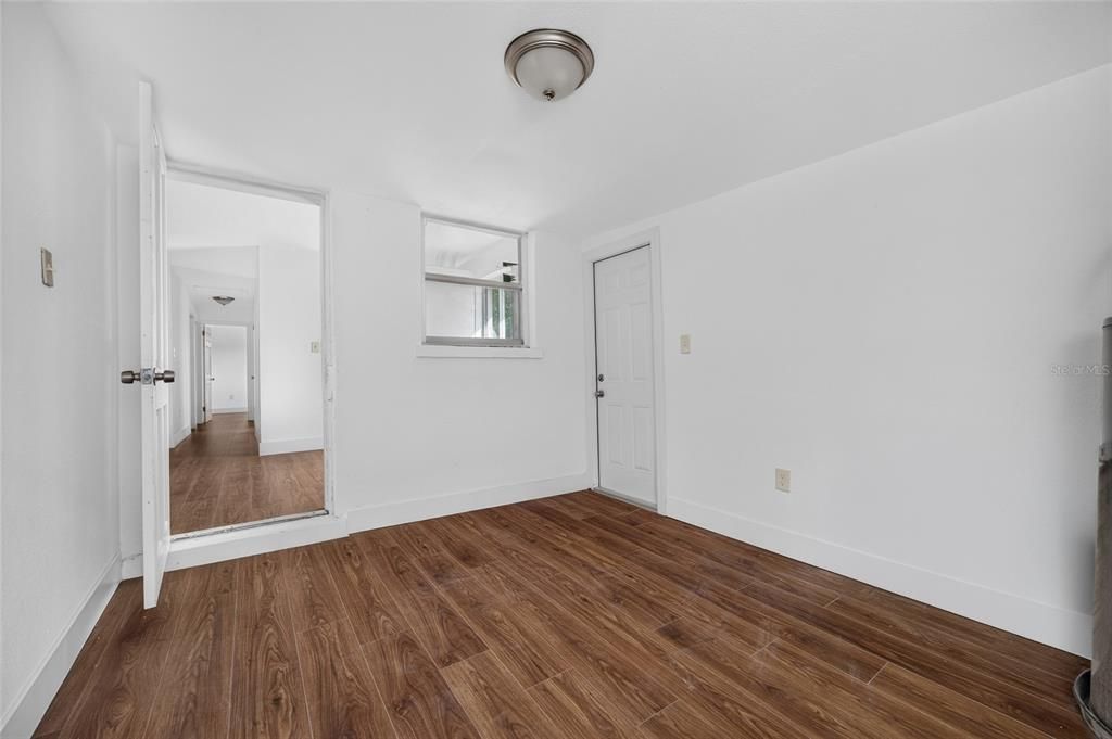 На продажу: $190,000 (4 спален, 1 ванн, 1054 Квадратных фут)