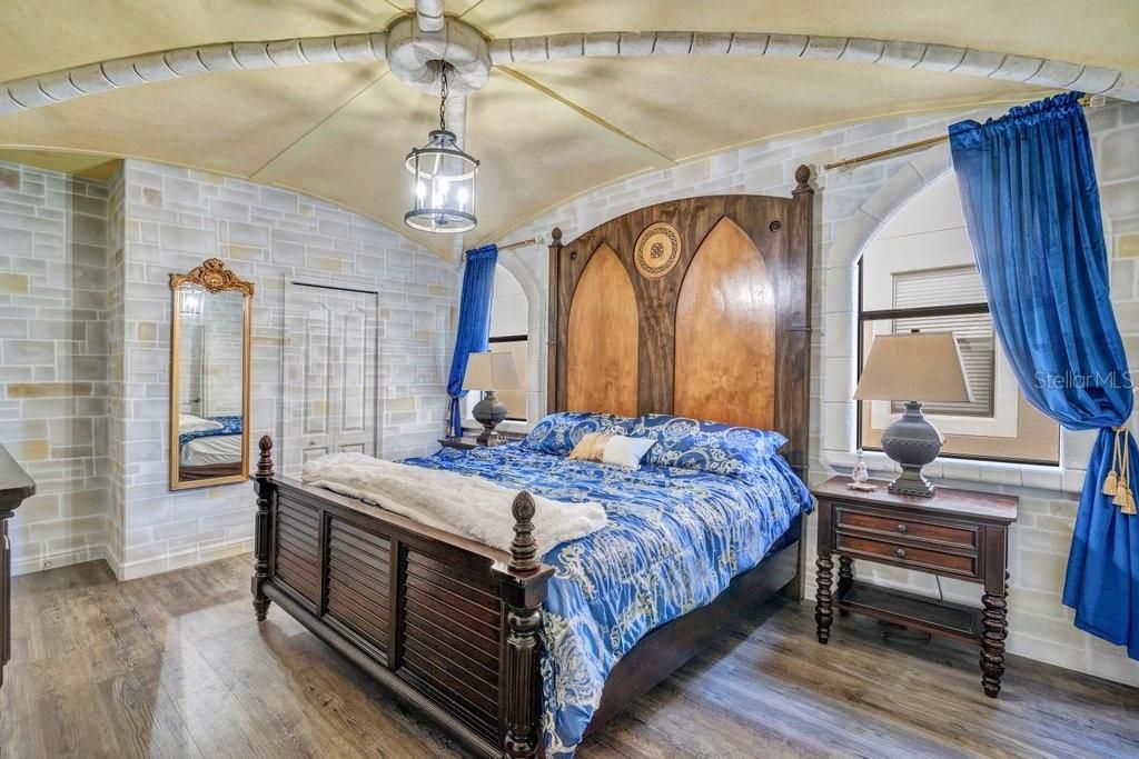 На продажу: $679,000 (8 спален, 5 ванн, 3909 Квадратных фут)