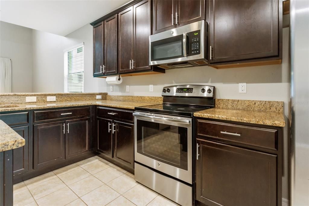 En Venta: $425,000 (4 camas, 2 baños, 2179 Pies cuadrados)