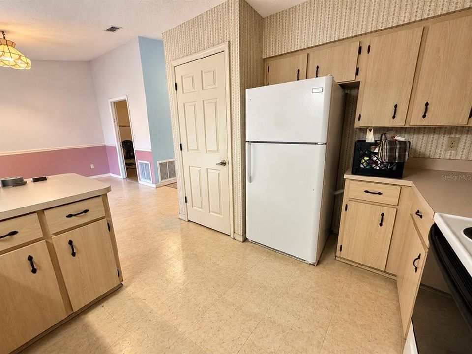 На продажу: $235,000 (3 спален, 2 ванн, 1392 Квадратных фут)
