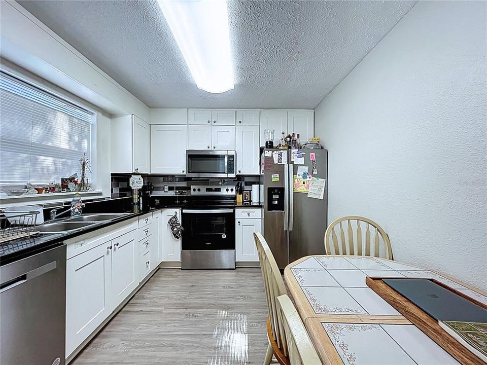 На продажу: $449,990 (5 спален, 3 ванн, 2220 Квадратных фут)