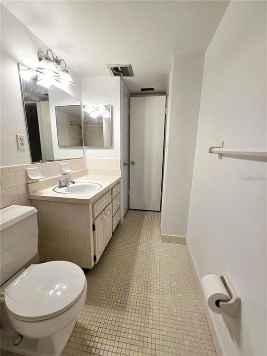 For Rent: $1,225 (1 beds, 1 baths, 716 Square Feet)