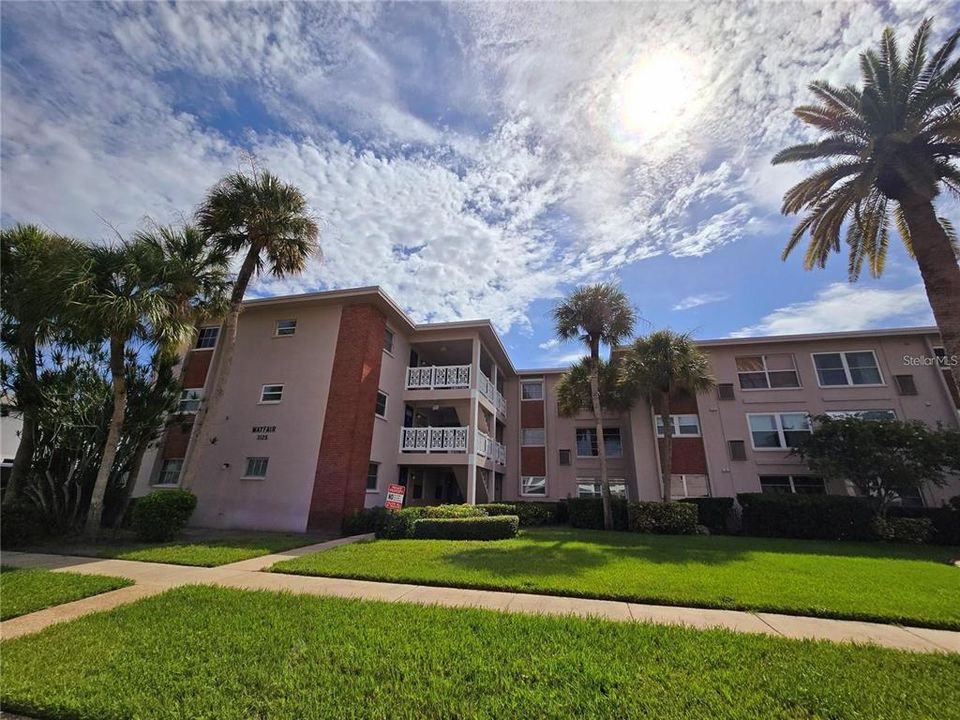 For Rent: $1,225 (1 beds, 1 baths, 716 Square Feet)