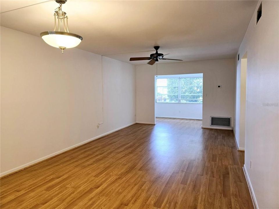 For Rent: $1,225 (1 beds, 1 baths, 716 Square Feet)