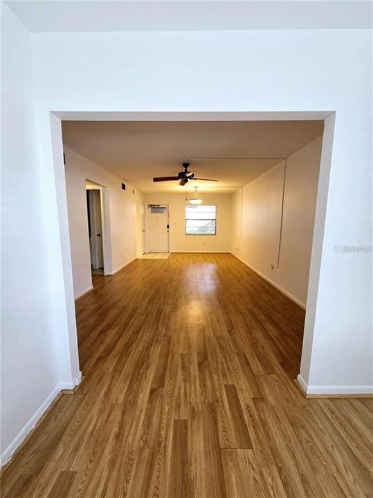 For Rent: $1,225 (1 beds, 1 baths, 716 Square Feet)
