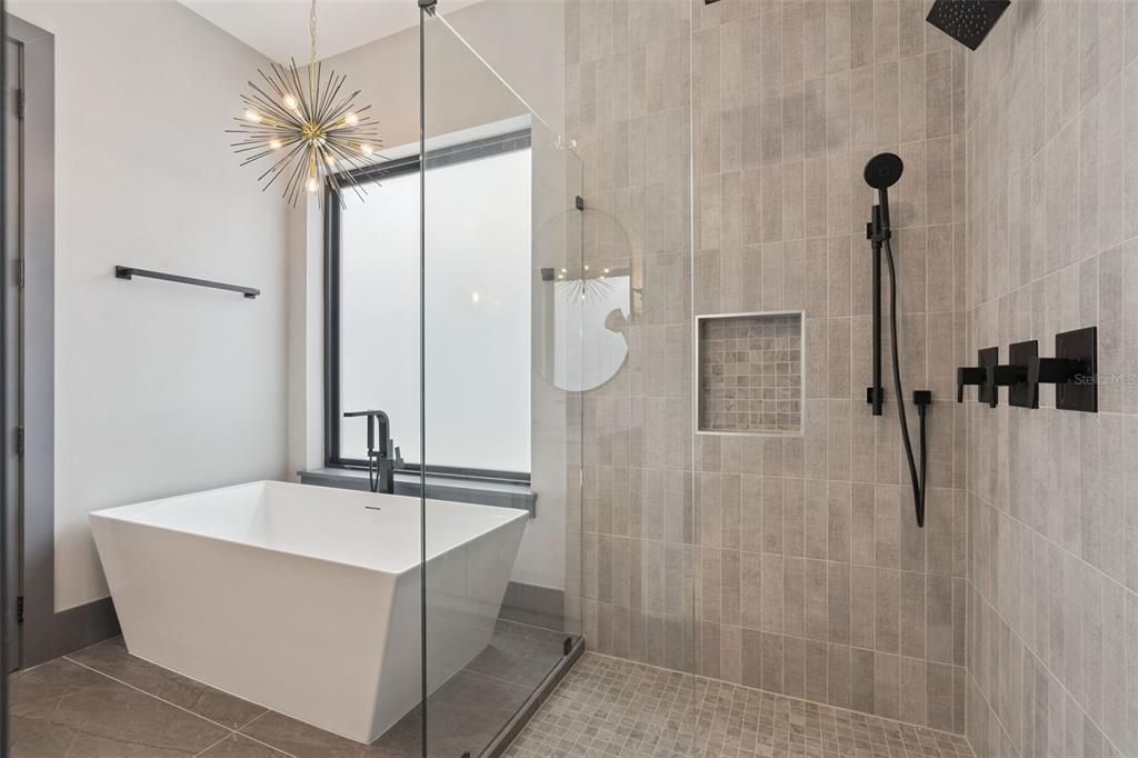 For Sale: $3,300,000 (7 beds, 7 baths, 5546 Square Feet)