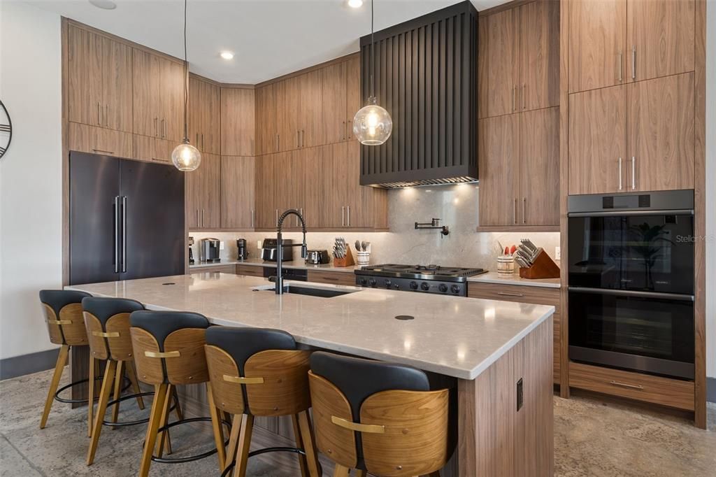 For Sale: $3,300,000 (7 beds, 7 baths, 5546 Square Feet)