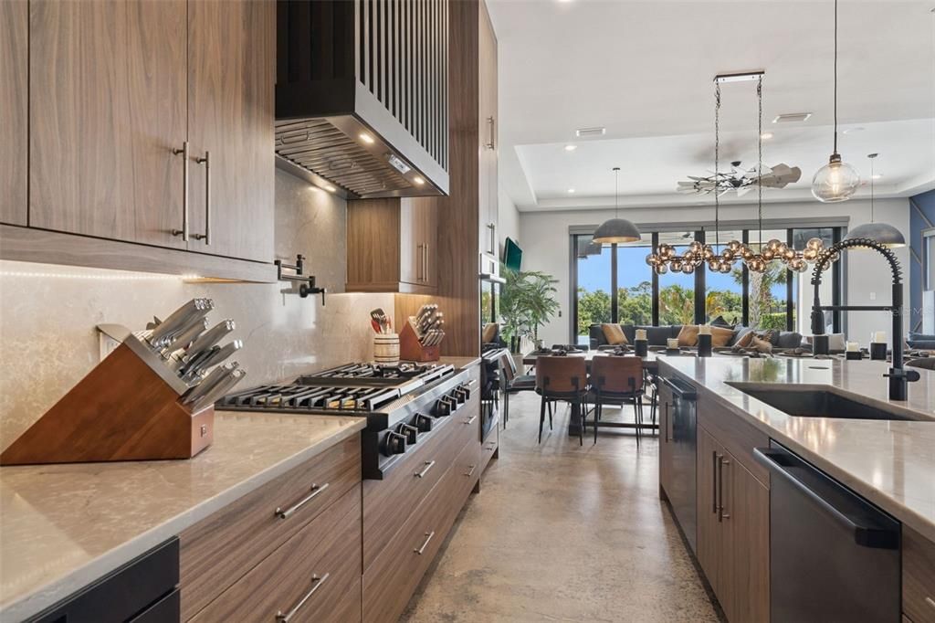 For Sale: $3,300,000 (7 beds, 7 baths, 5546 Square Feet)