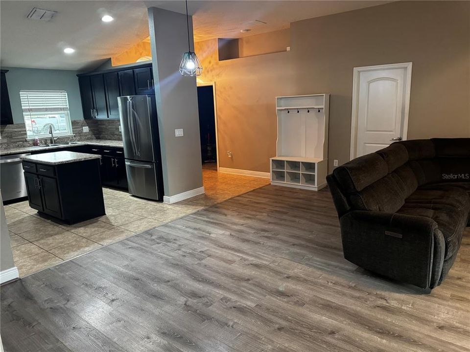 En Venta: $329,500 (4 camas, 2 baños, 1864 Pies cuadrados)