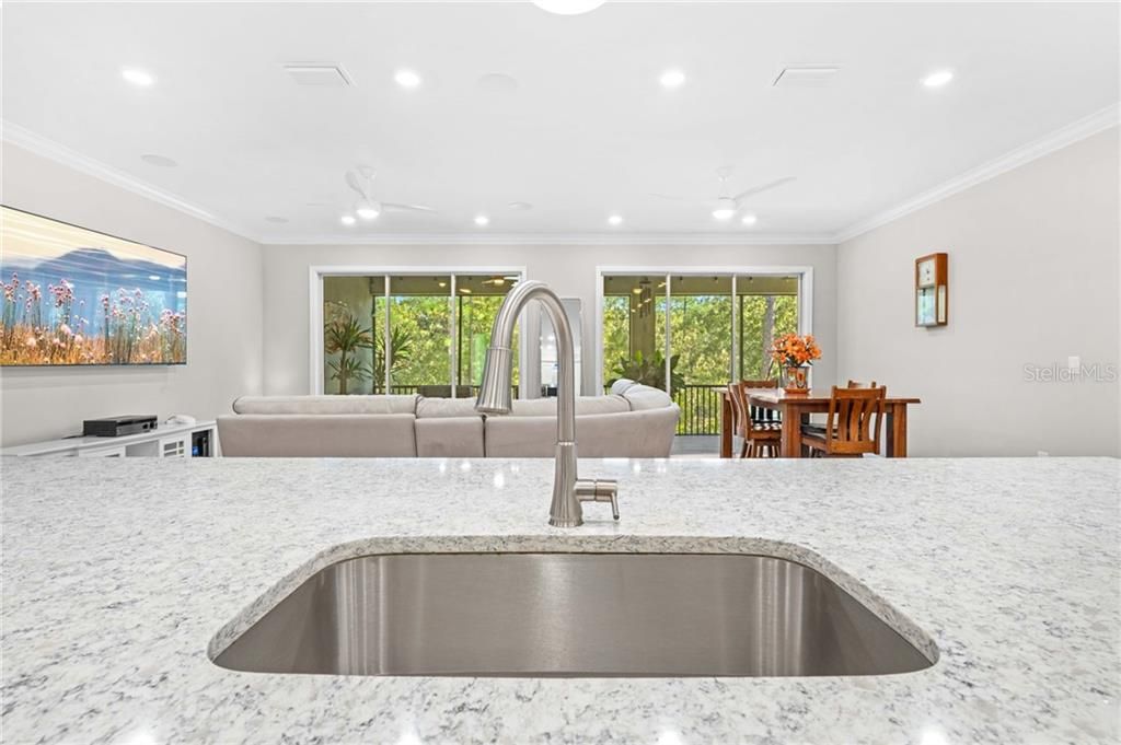 En Venta: $379,000 (4 camas, 3 baños, 2286 Pies cuadrados)