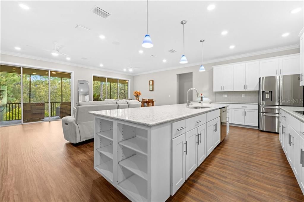En Venta: $379,000 (4 camas, 3 baños, 2286 Pies cuadrados)