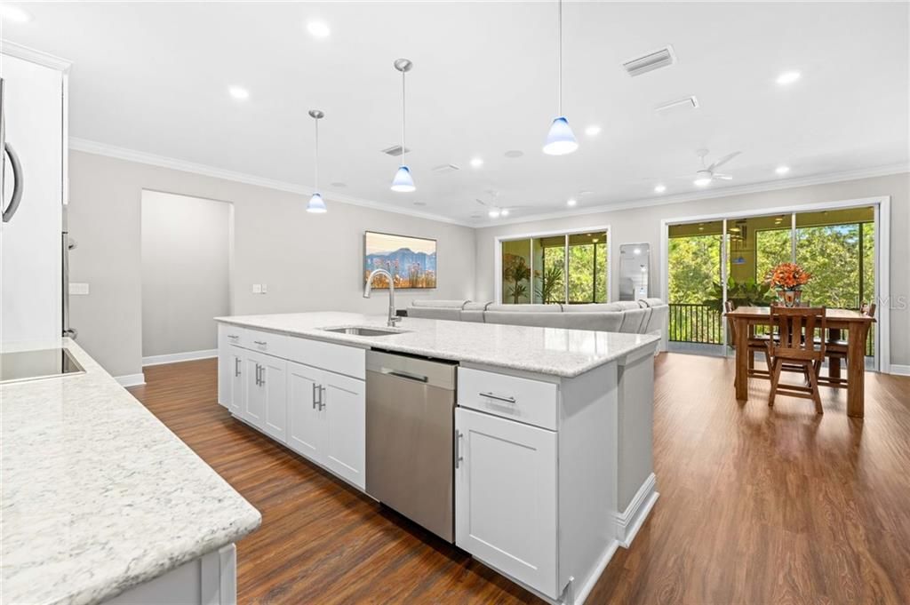 En Venta: $379,000 (4 camas, 3 baños, 2286 Pies cuadrados)