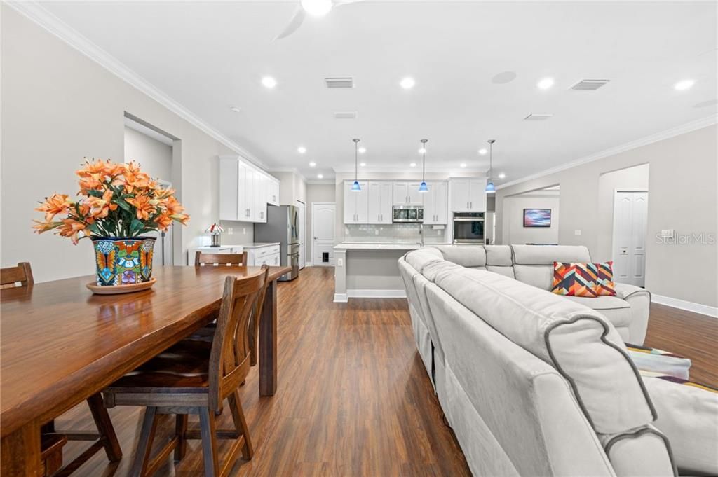 En Venta: $379,000 (4 camas, 3 baños, 2286 Pies cuadrados)