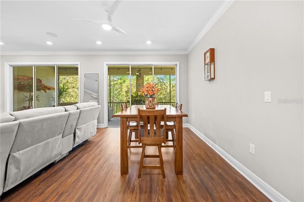 En Venta: $379,000 (4 camas, 3 baños, 2286 Pies cuadrados)