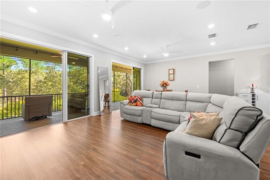 En Venta: $379,000 (4 camas, 3 baños, 2286 Pies cuadrados)