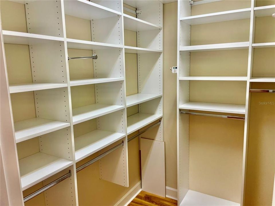 Под контрактом: $3,600 (4 спален, 3 ванн, 2488 Квадратных фут)