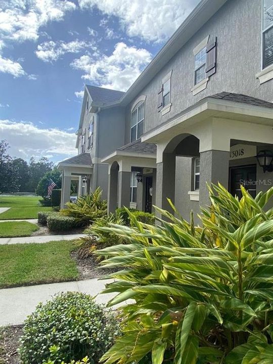 For Rent: $2,395 (2 beds, 2 baths, 1280 Square Feet)