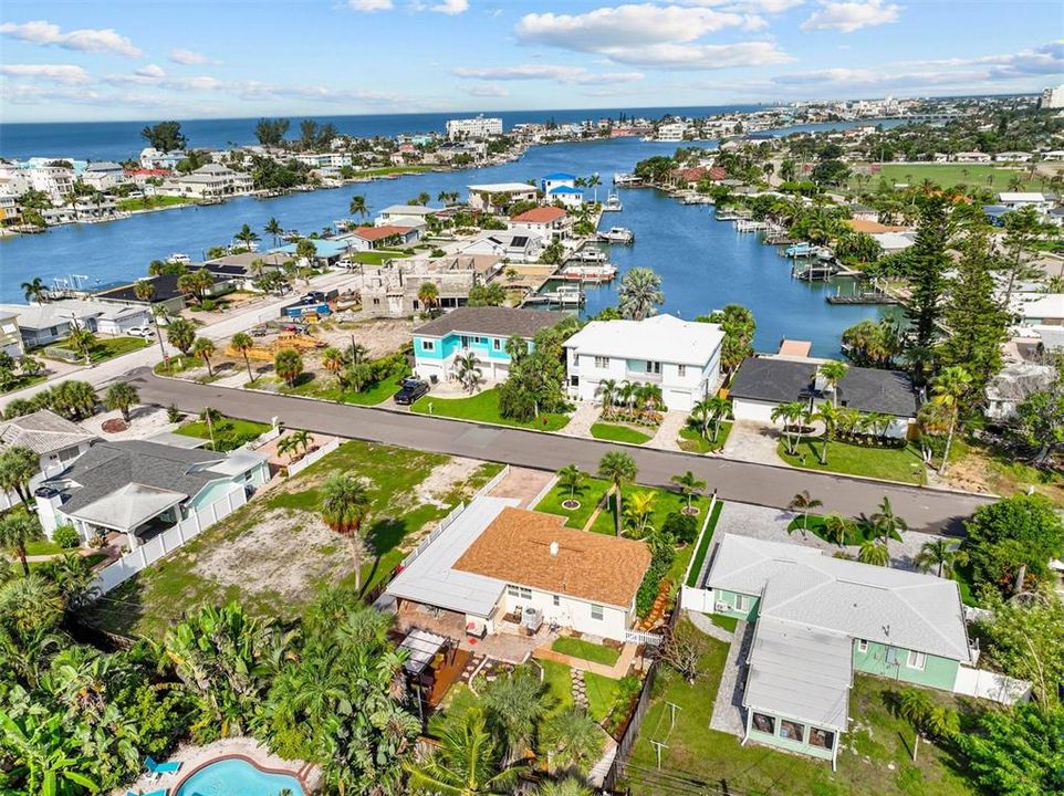 На продажу: $499,999 (2 спален, 2 ванн, 1010 Квадратных фут)