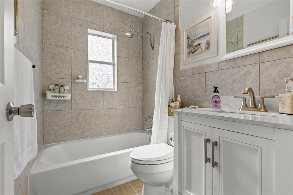 На продажу: $499,999 (2 спален, 2 ванн, 1010 Квадратных фут)