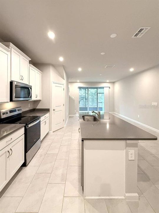 For Sale: $339,000 (3 beds, 2 baths, 1667 Square Feet)