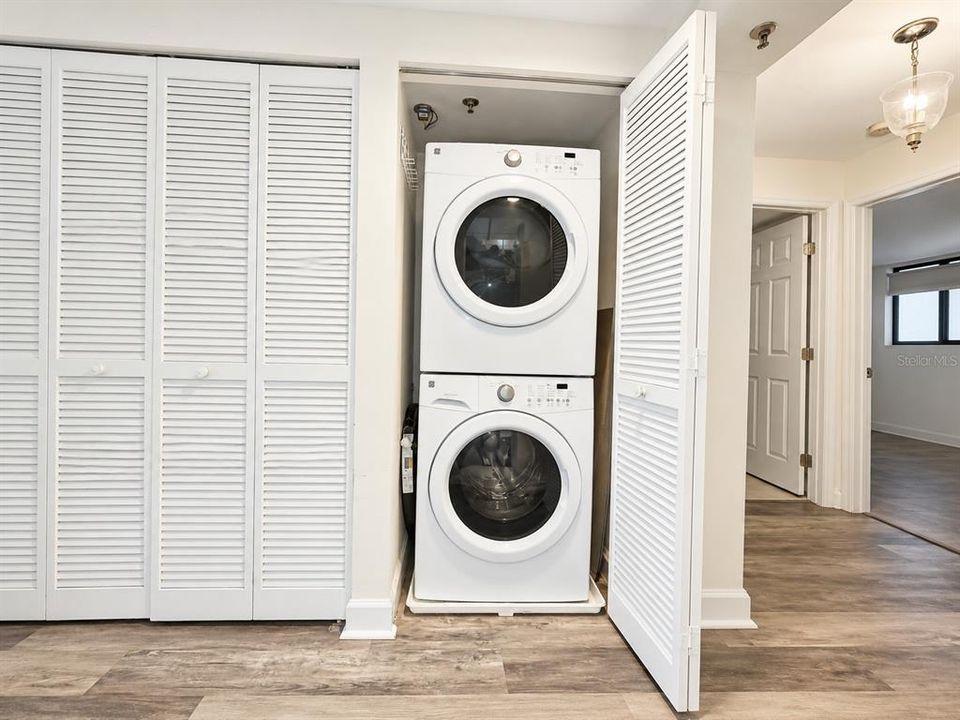 На продажу: $249,900 (2 спален, 2 ванн, 1390 Квадратных фут)
