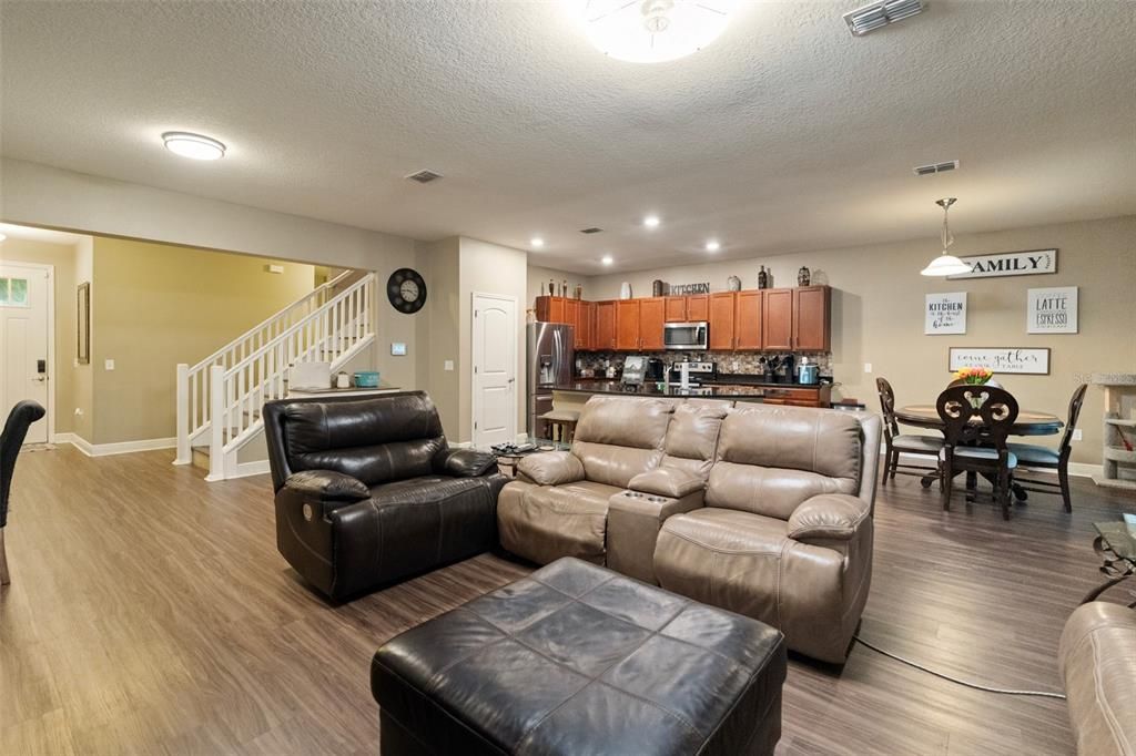 For Sale: $875,000 (5 beds, 3 baths, 2731 Square Feet)