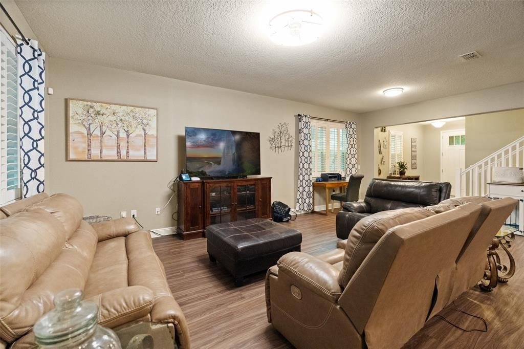 For Sale: $875,000 (5 beds, 3 baths, 2731 Square Feet)