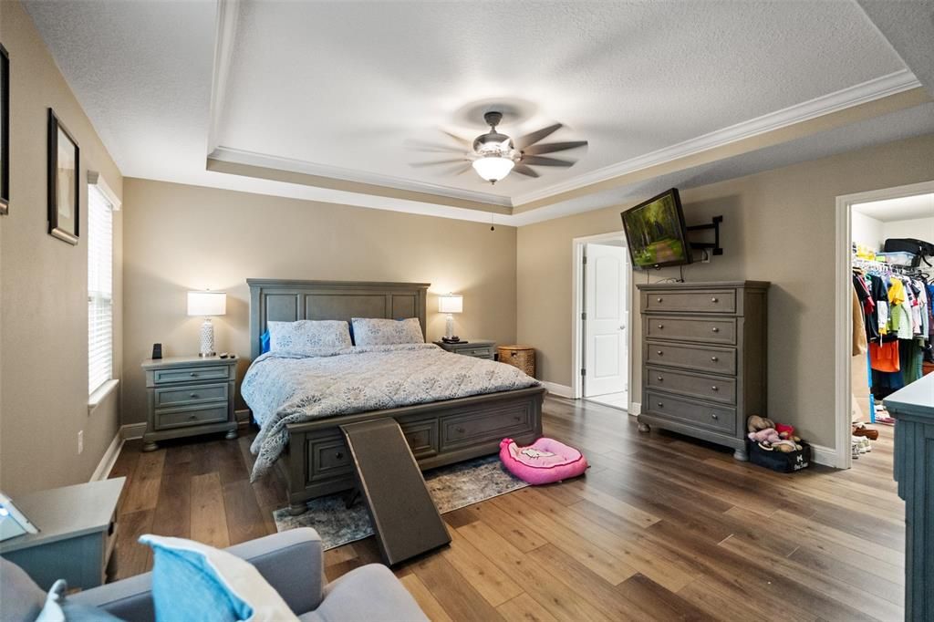 For Sale: $875,000 (5 beds, 3 baths, 2731 Square Feet)
