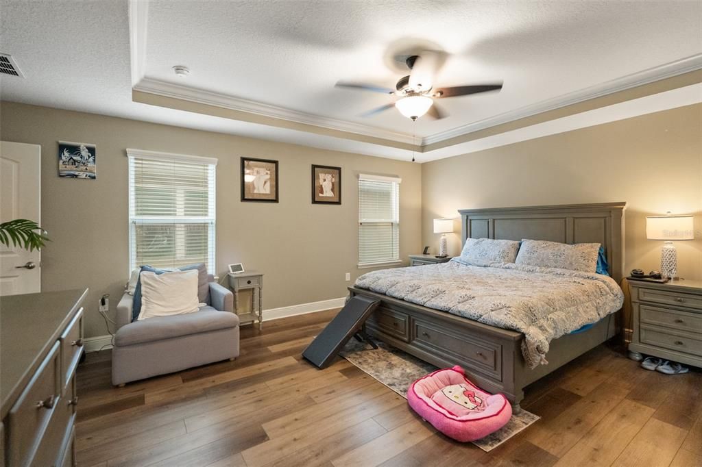 For Sale: $875,000 (5 beds, 3 baths, 2731 Square Feet)