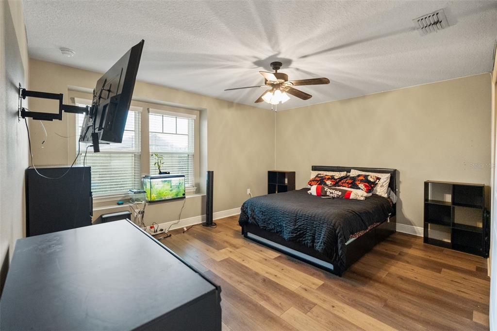 For Sale: $875,000 (5 beds, 3 baths, 2731 Square Feet)