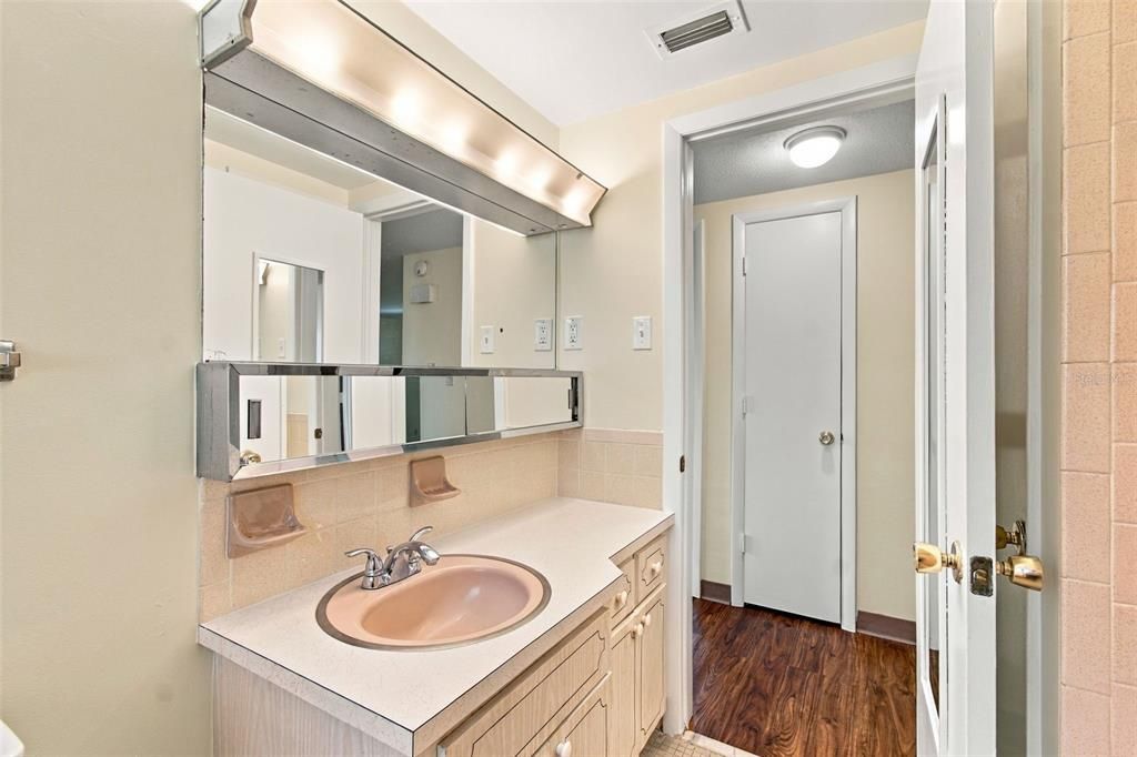 En Venta: $205,900 (2 camas, 2 baños, 1140 Pies cuadrados)