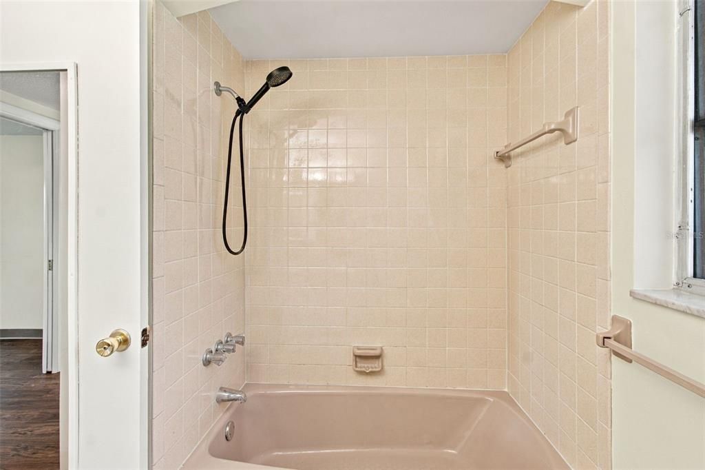 En Venta: $205,900 (2 camas, 2 baños, 1140 Pies cuadrados)