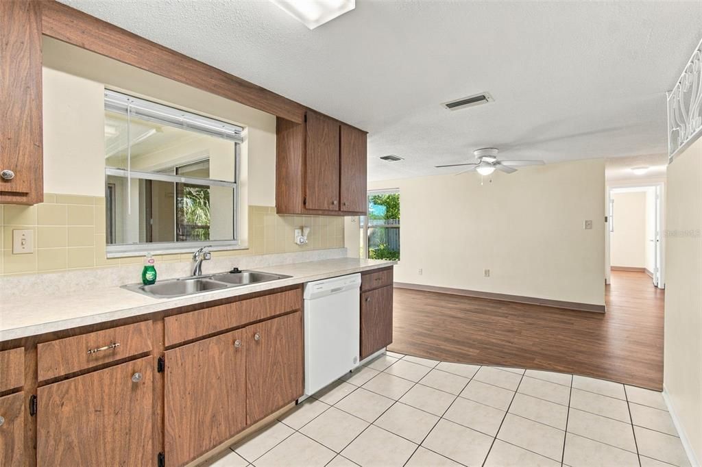 En Venta: $205,900 (2 camas, 2 baños, 1140 Pies cuadrados)