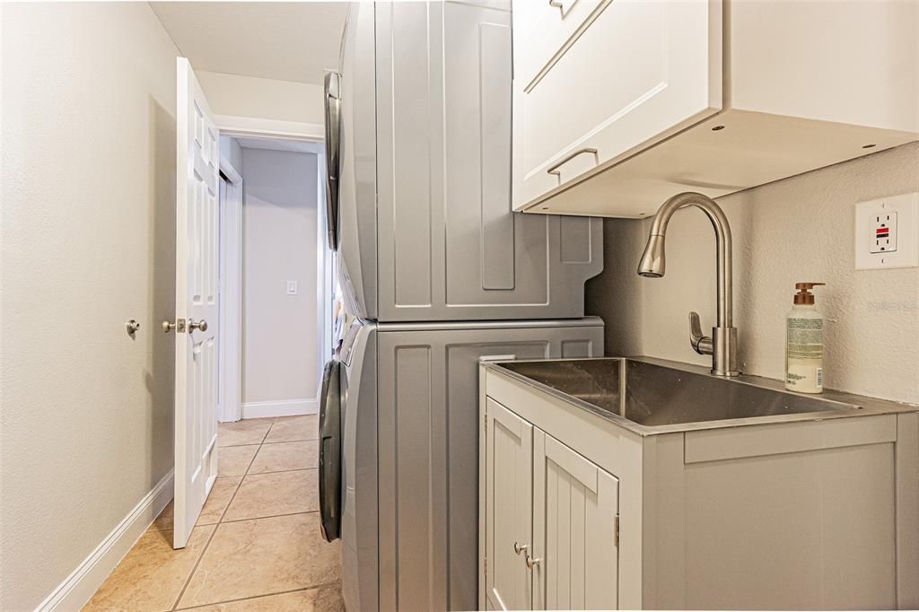 For Sale: $674,900 (4 beds, 3 baths, 1887 Square Feet)