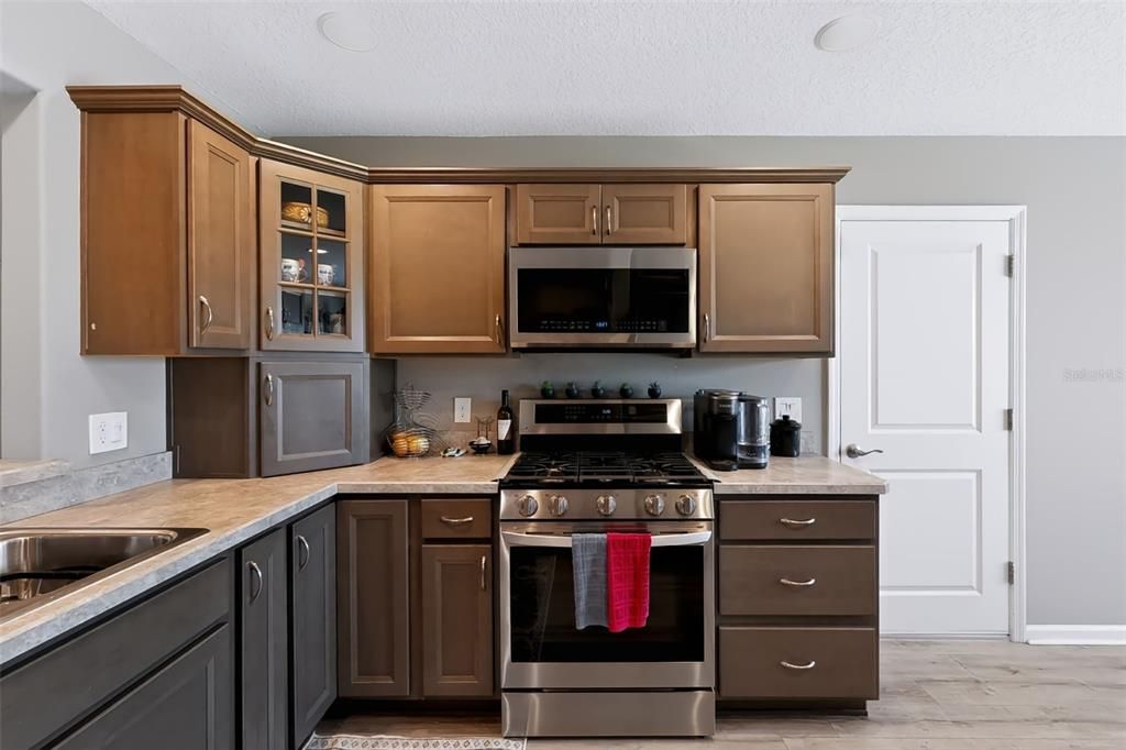 For Sale: $424,500 (3 beds, 2 baths, 1569 Square Feet)