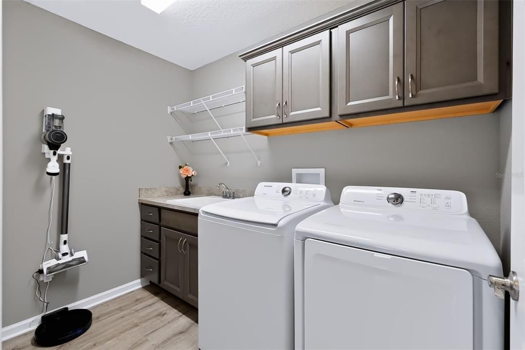 For Sale: $424,500 (3 beds, 2 baths, 1569 Square Feet)