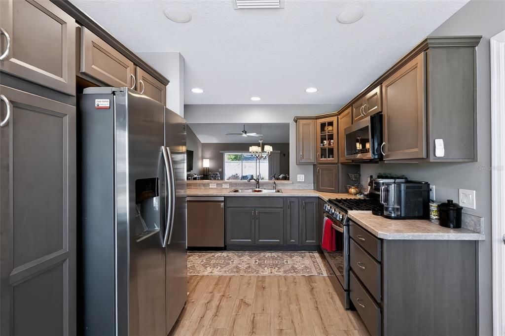 For Sale: $424,500 (3 beds, 2 baths, 1569 Square Feet)