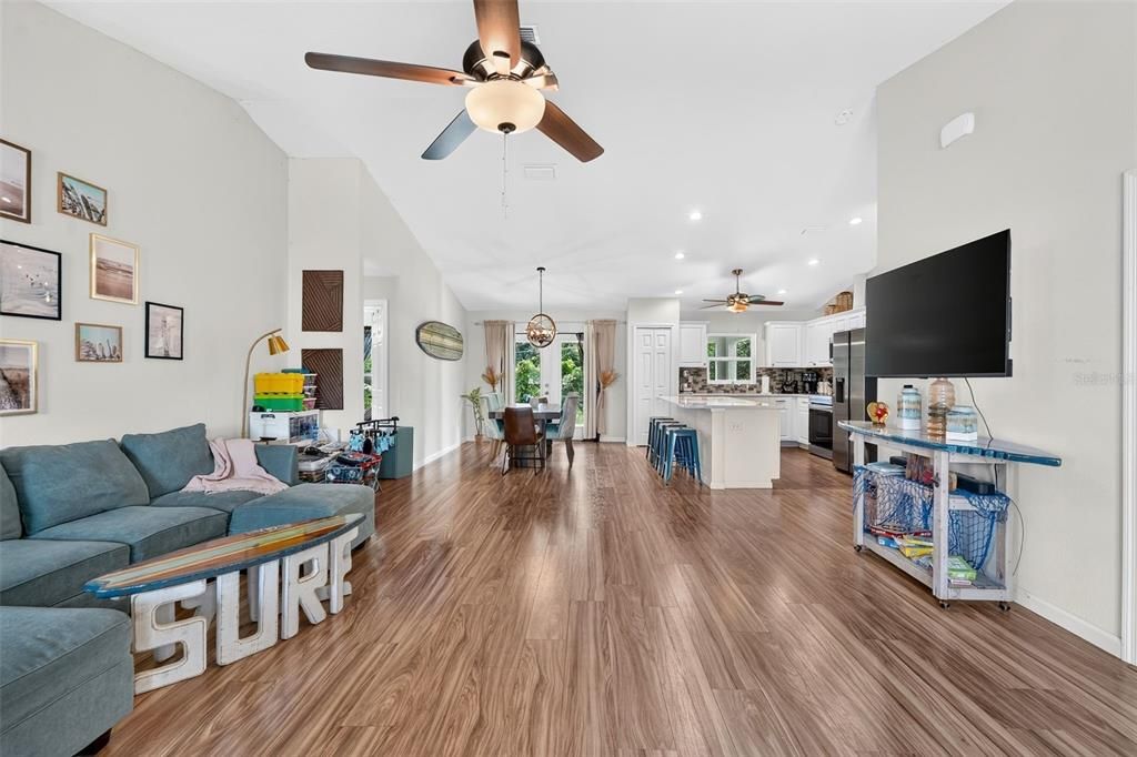 For Sale: $449,900 (3 beds, 2 baths, 1572 Square Feet)