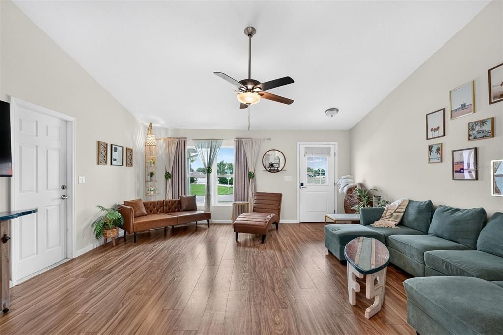 For Sale: $449,900 (3 beds, 2 baths, 1572 Square Feet)
