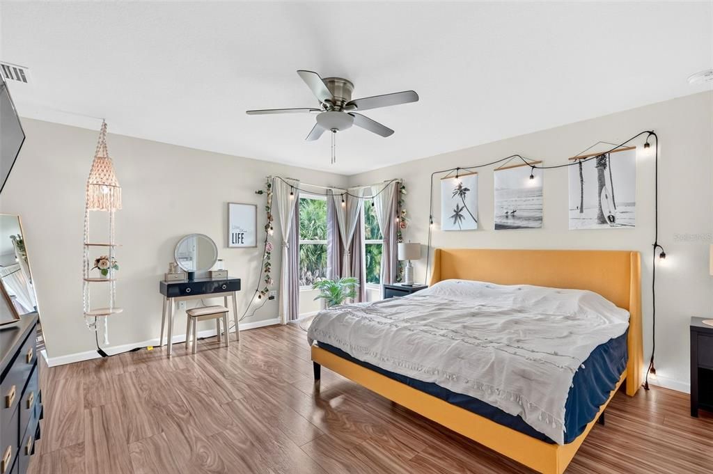 For Sale: $449,900 (3 beds, 2 baths, 1572 Square Feet)