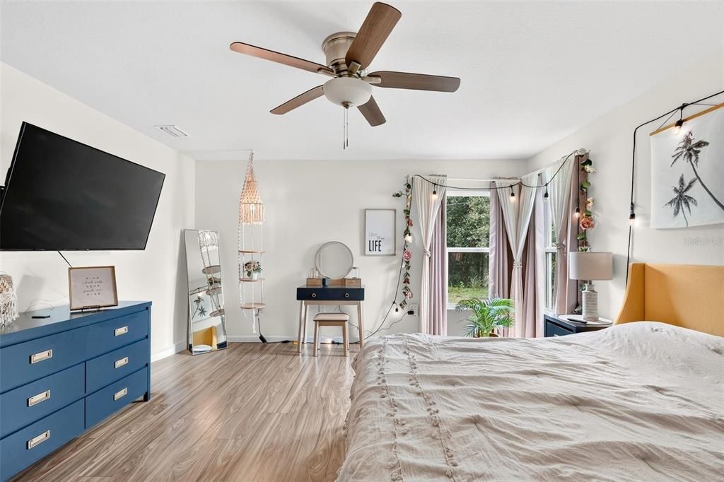 For Sale: $449,900 (3 beds, 2 baths, 1572 Square Feet)
