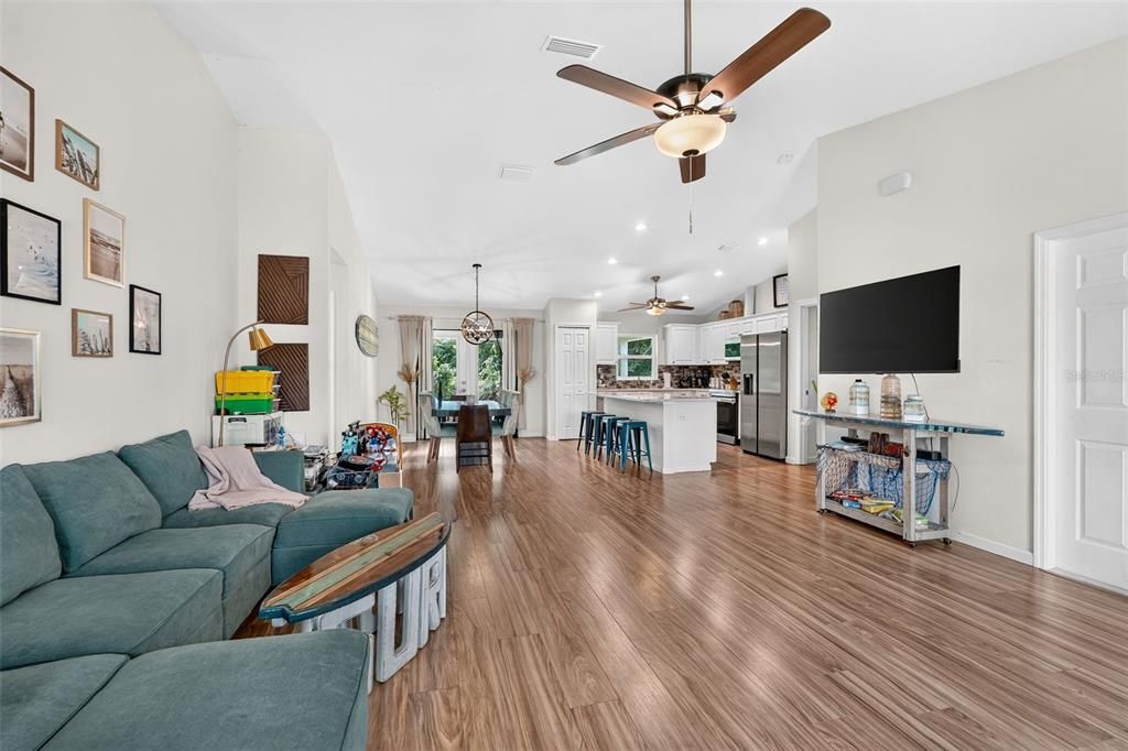 For Sale: $449,900 (3 beds, 2 baths, 1572 Square Feet)