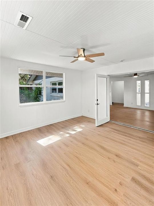 Activo con contrato: $320,000 (3 camas, 2 baños, 1426 Pies cuadrados)