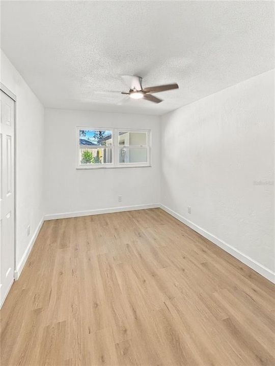 Activo con contrato: $320,000 (3 camas, 2 baños, 1426 Pies cuadrados)
