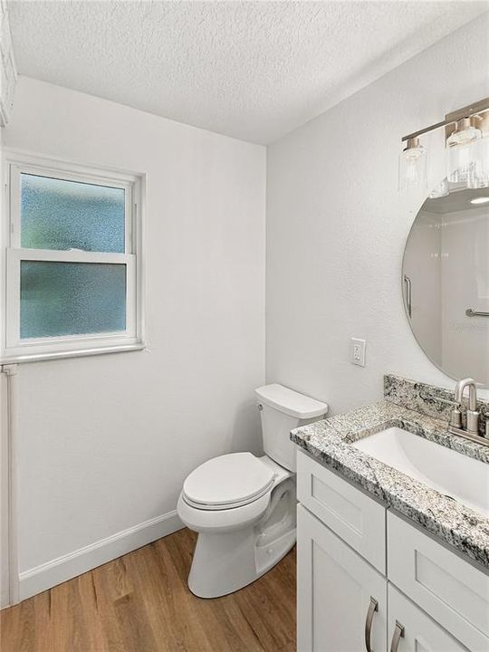 Activo con contrato: $320,000 (3 camas, 2 baños, 1426 Pies cuadrados)