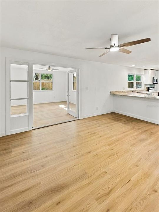 Activo con contrato: $320,000 (3 camas, 2 baños, 1426 Pies cuadrados)