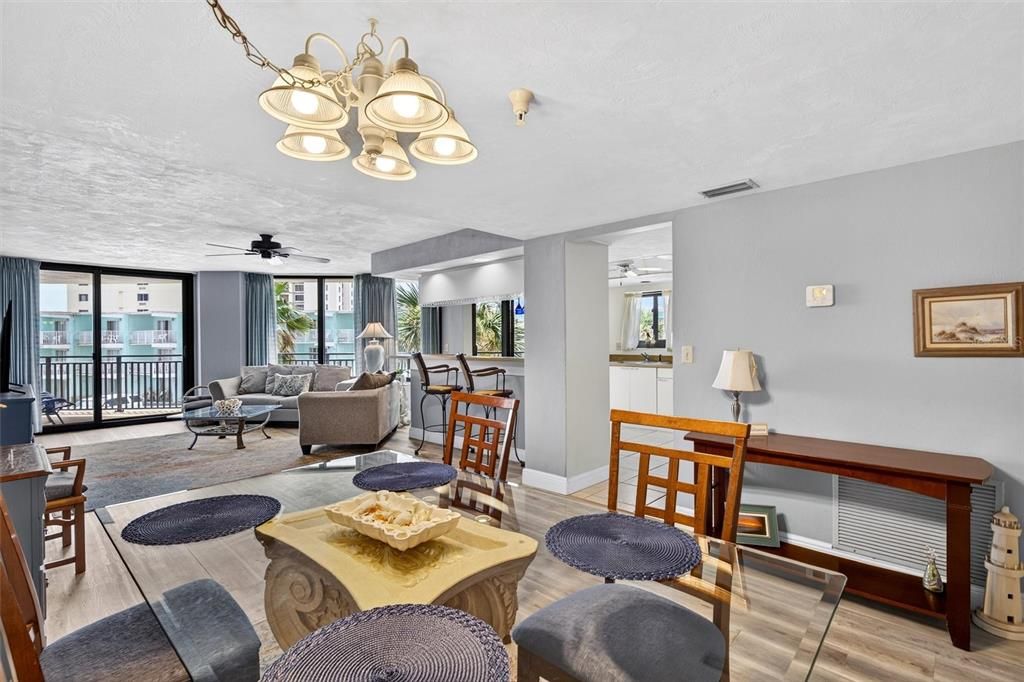 En Venta: $379,900 (2 camas, 2 baños, 1561 Pies cuadrados)